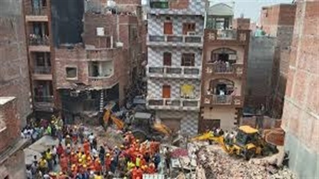 দিল্লিতে ভবন ধস, চাপা পড়ে আছে অনেকে