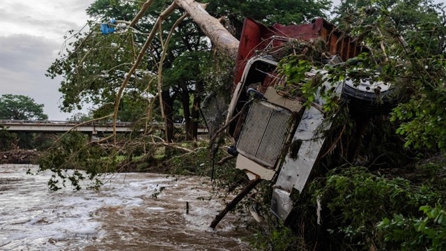 টেক্সাসে বন্যায় নিহত বেড়ে ১২৮
